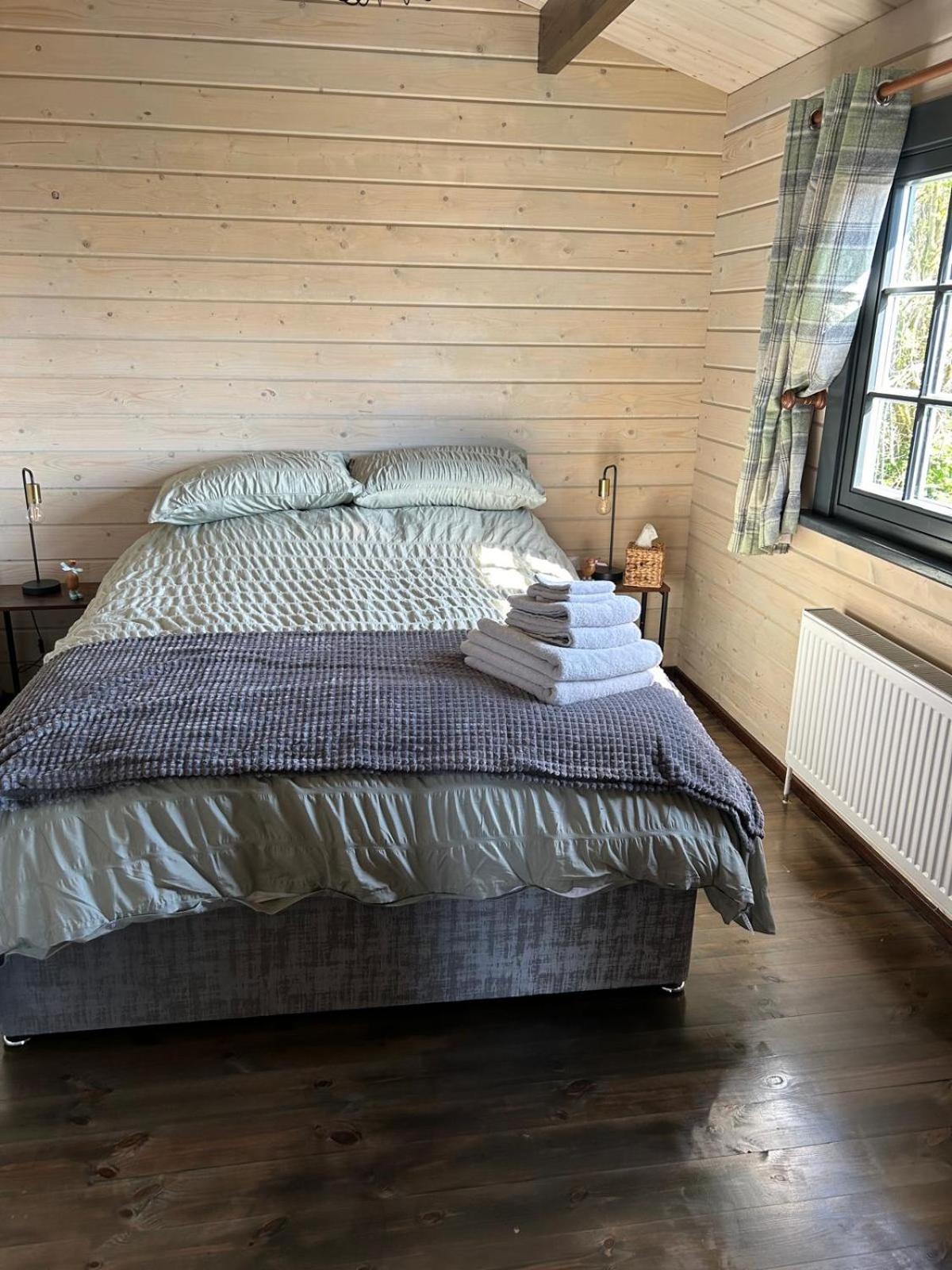 Little Rock Retreat Log Cabin With Hot Tub Castletown Gheoghegan Exterior foto